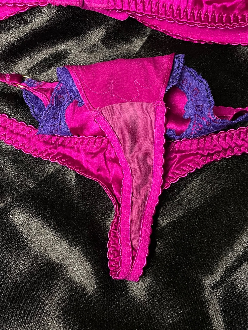 Agent Provocateur Molly Fuchsia Satin/Silk Bra & Thong Set in 34DD, AP2 (US 4) - Picture 8 of 14
